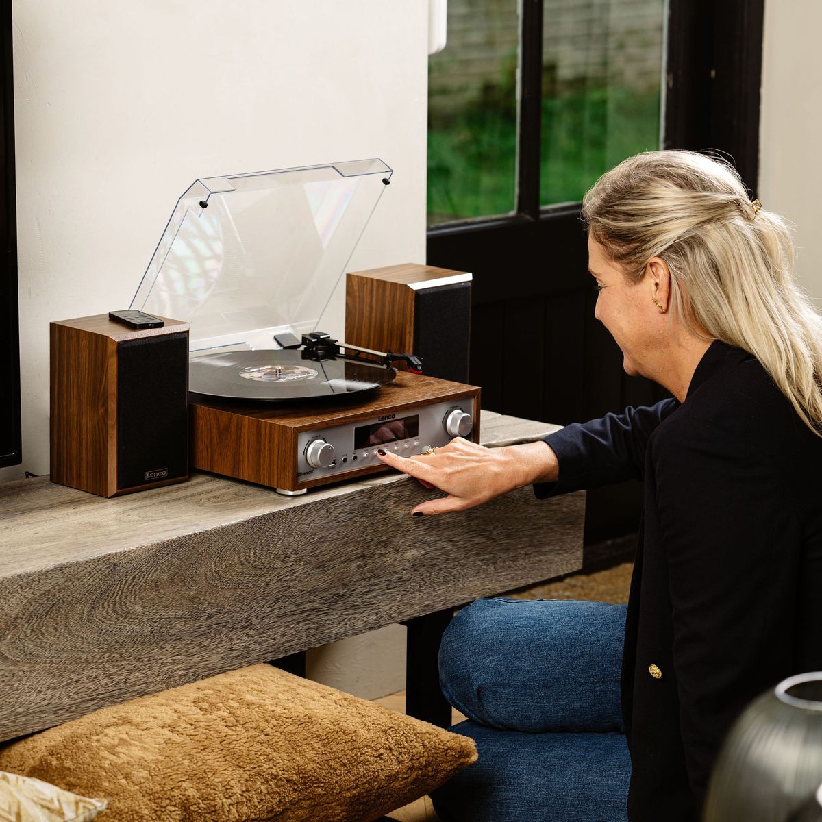 HiFi stereoanlegg med platespiller, DAB+/FM-radio og Bluetooth - Lenco